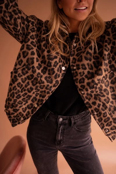 Leona – Boxy Leopard Bomber Jacket